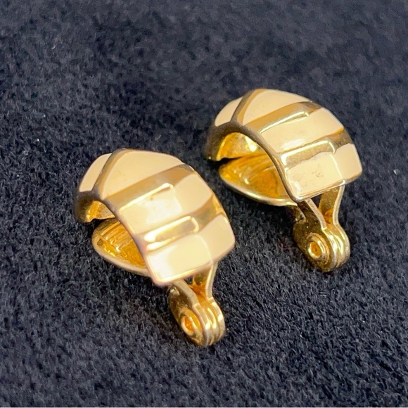 Vintage Monet Clip On Earrings Gold Ivory Event Wedding Gift Party Formal - Picture 8 of 8